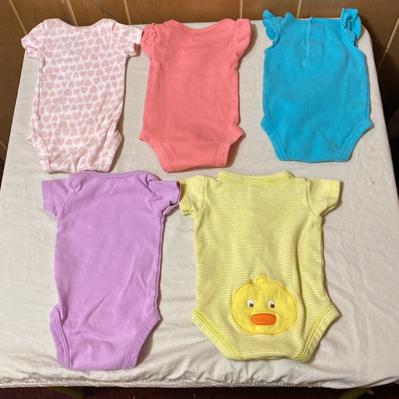 Newborn onesies - Picture 2 of 2
